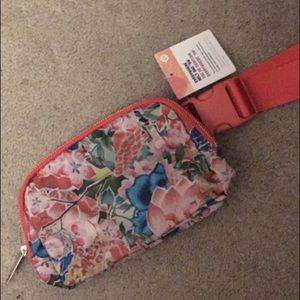 NWT💕 lululemon Everywhere Belt Bag